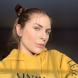 Meet your Posher, Jasmine